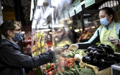 Segunda ola y restricciones: quiénes son los trabajadores esenciales