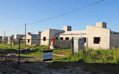 Adjudicatarios del barrio de los Municipales apelaron a la “sensibilidad” de Kicillof y le pidieron que termine las casas