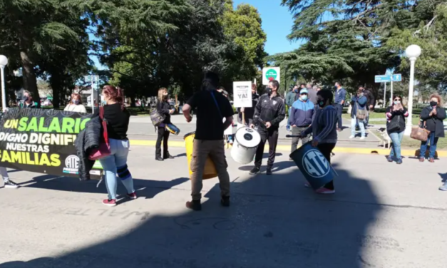 Municipales abandonaron la reunión por paritarias y marcharon al municipio