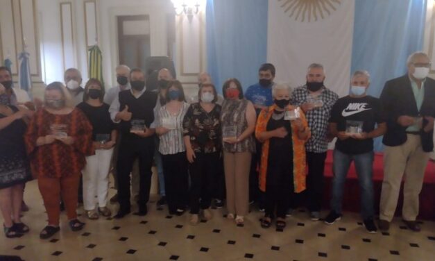 Gran emoción por el reconocimiento a trabajadores municipales que se jubilaron este año