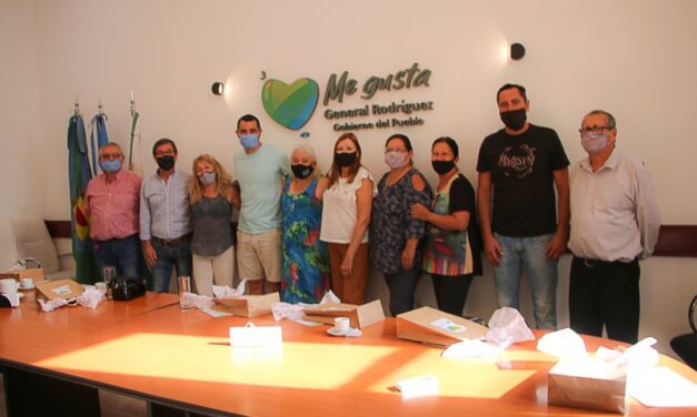 Reconocieron a empleados municipales que se jubilarán tras 40 años de carrera