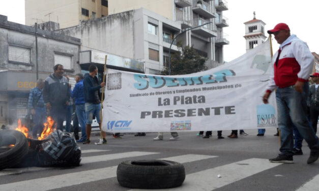 MUNICIPALES PLATENSES EN «ESTADO DE ALERTA Y MOVILIZACIÓN» POR FALTA DE CONVOCATORIA A LA DISCUSIÓN SALARIAL