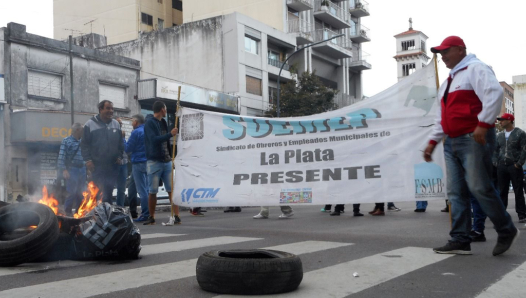 MUNICIPALES PLATENSES EN «ESTADO DE ALERTA Y MOVILIZACIÓN» POR FALTA DE CONVOCATORIA A LA DISCUSIÓN SALARIAL