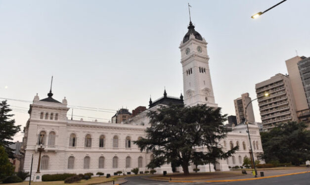 Denuncian a Garro por «prácticas antisindicales»: no convocó a un gremio a la paritaria de municipales