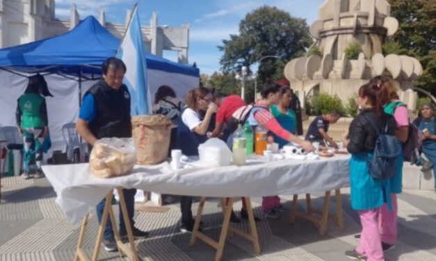 FESIMUBO RECLAMÓ UNA MEJORA SALARIAL REALIZANDO UNA OLLA POPULAR