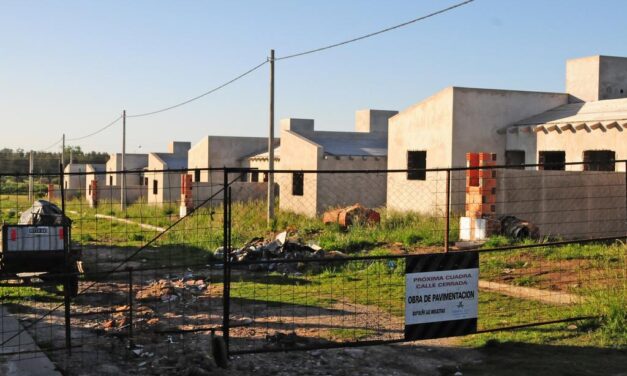 Retomaron las obras en el barrio de los municipales y los adjudicatarios renuevan sus expectativas