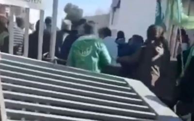 Violenta protesta de sindicalistas en Lanús: ingresaron por la fuerza a la municipalidad