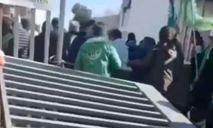 Violenta protesta de sindicalistas en Lanús: ingresaron por la fuerza a la municipalidad
