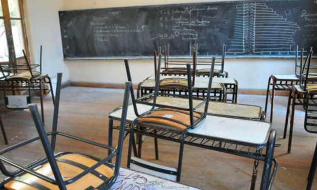 Docentes municipales adhieren al paro nacional convocado por CTERA