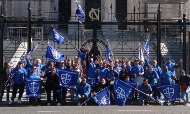 Municipales movilizaron con varios reclamos a provincia e intendentes