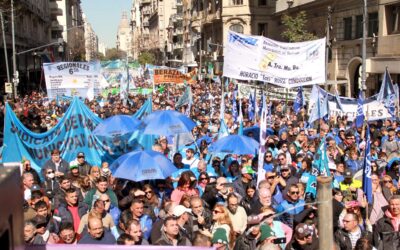 43 imágenes de la gigantesca movilización Municipal que hasta Cristina saludó desde el balcón del Senado