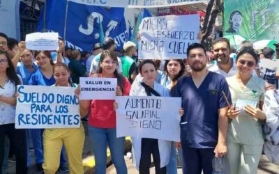 Municipales de Merlo se movilizaron frente al Municipio y sostienen que cobran $16.500 de básico