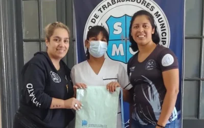 El Sindicato de Trabajadores Municipales entrega guardapolvos para hijos de afiliados