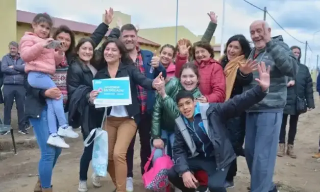 Simone entregó 20 viviendas y 31 créditos en Tandil