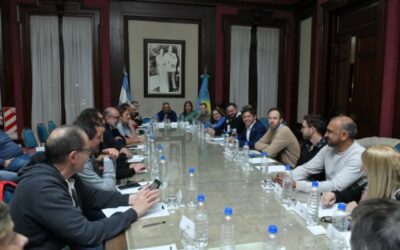 La Provincia incrementa salarios 25%, otorgará una suma fija en septiembre y lanza un fondo de asistencia para Municipios