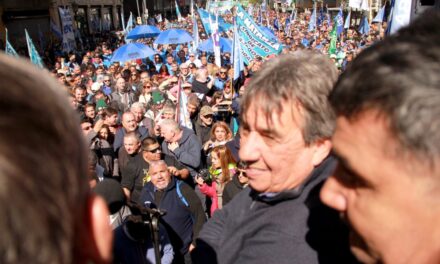 Pinamar: la Fesimubo marcha contra la tercerización de los servicios en huelga por parte del intendente Martín Yeza