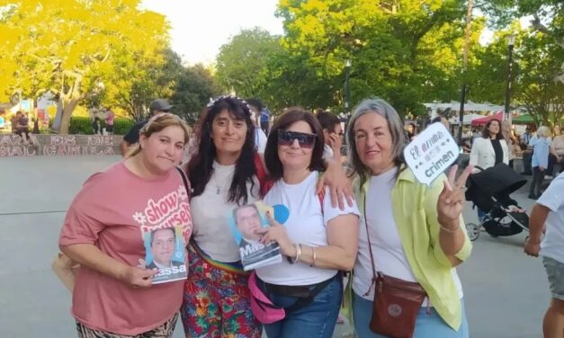 Mesa multisectorial de mujeres y diversidades Abbott/Monte presentes en la marcha LGTByMAS