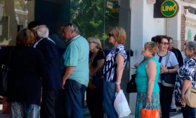 En Ituzaingó el IPS y la Fundación Banco Provincia entregaron anteojos a jubilados
