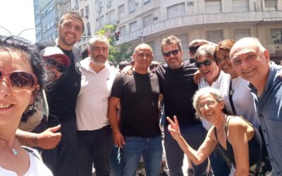 Marcha contra el DNU de Milei en Tribunales.