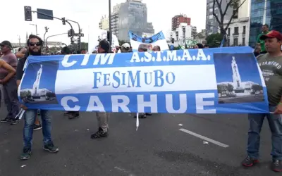GREMIOS Y ORGANIZACIÓNES SE MOVILIZAN AL MUNICIPIO POR EL COBRO DEL AGUINALDO