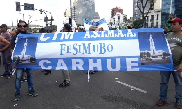 GREMIOS Y ORGANIZACIÓNES SE MOVILIZAN AL MUNICIPIO POR EL COBRO DEL AGUINALDO