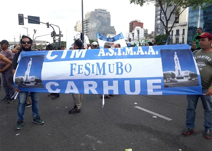 GREMIOS Y ORGANIZACIÓNES SE MOVILIZAN AL MUNICIPIO POR EL COBRO DEL AGUINALDO