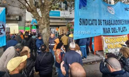 Sin acuerdo: Municipales se manifestaron en el Ministerio de Trabajo
