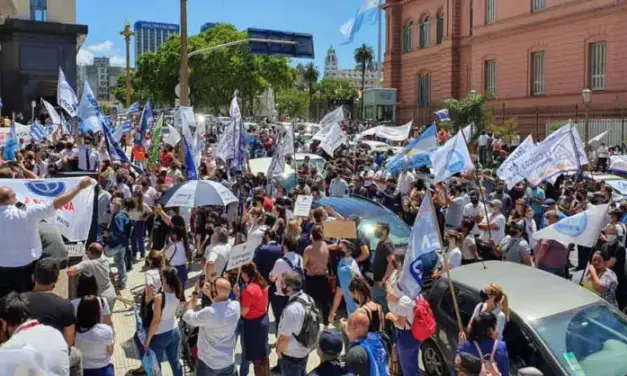 Aeronáuticos amenazaron con «escrachar» senadores que apoyen la Ley Bases