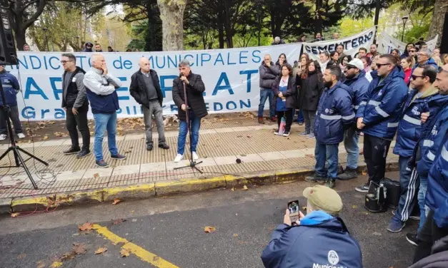 Los municipales de Mar del Plata movieron toda la tropa en una masiva protesta por paritarias