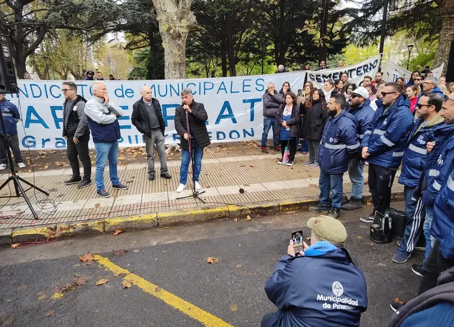 Los municipales de Mar del Plata movieron toda la tropa en una masiva protesta por paritarias