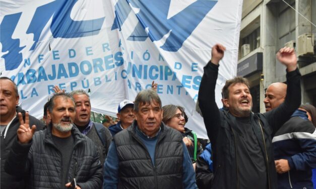 «Resistiendo»: Municipales movilizaron al Congreso y marcaron postura contra la Ley Bases