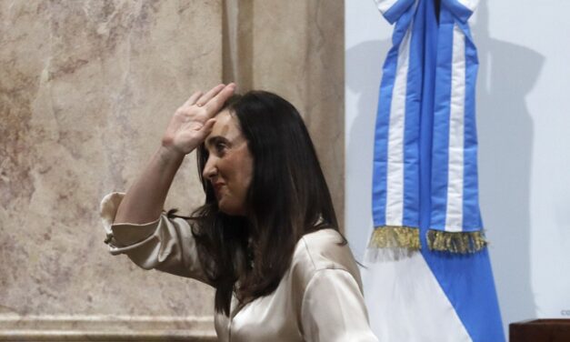Se confirmó que Villarruel dijo la verdad sobre el traspaso de mando y cae la operación del gobierno para salvar a Kueider