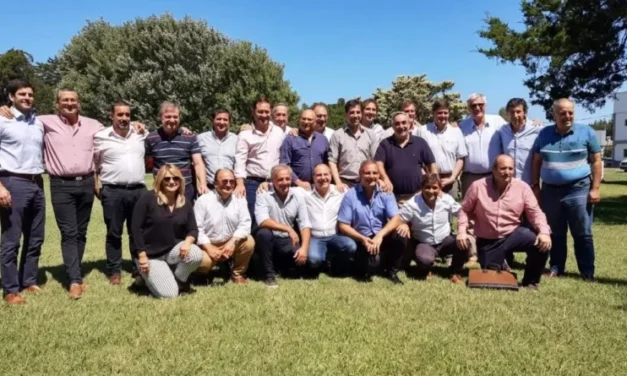 La paradoja radical: con Milei como látigo, los intendentes de la UCR le piden a Kicillof que los saque del ahogo
