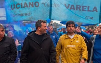 MUNICIPALES DE AZUL MOVILIZARON POR EL AGUINALDO CON EL ACOMPAÑAMIENTO DE LA FESIMUBO