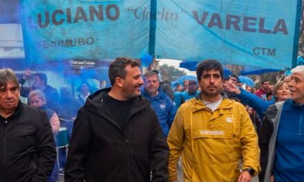 MUNICIPALES DE AZUL MOVILIZARON POR EL AGUINALDO CON EL ACOMPAÑAMIENTO DE LA FESIMUBO