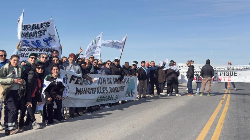 Municipales bloquearon el acceso al Puerto de Bahía Blanca y anticiparon más cortes