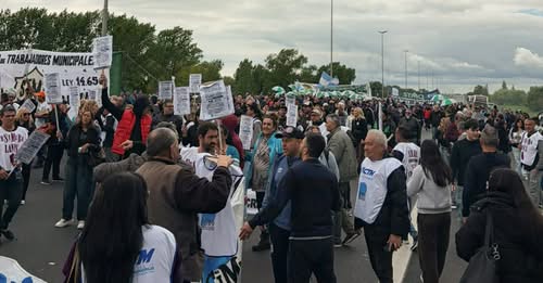 Nueva protesta de municipales en la autopista Buenos Aires- La Plata
