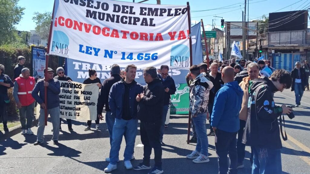 Escala la conflictividad en los municipios bonaerenses y crece la presión sobre Kicillof y los intendentes